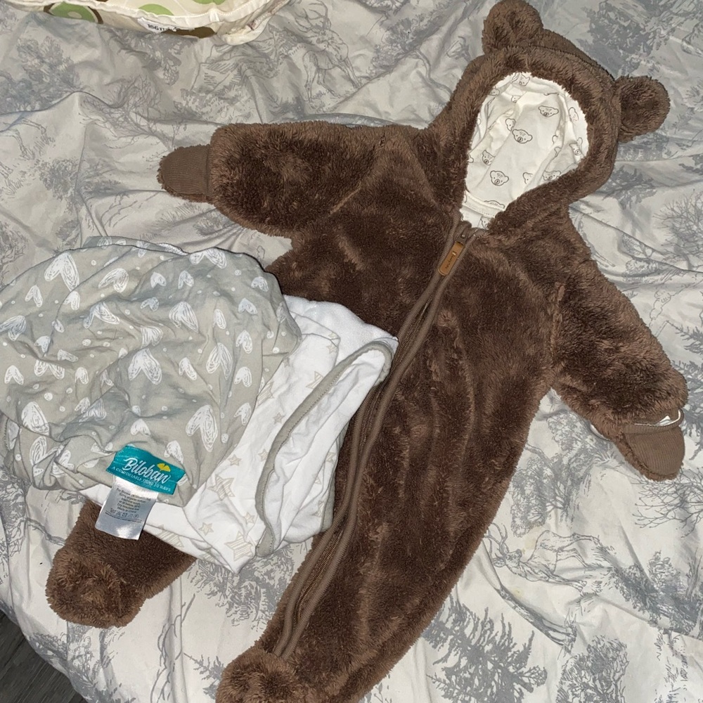 BABY BEAR SUIT & 2 VELCRO BILOBAN SWADDLES